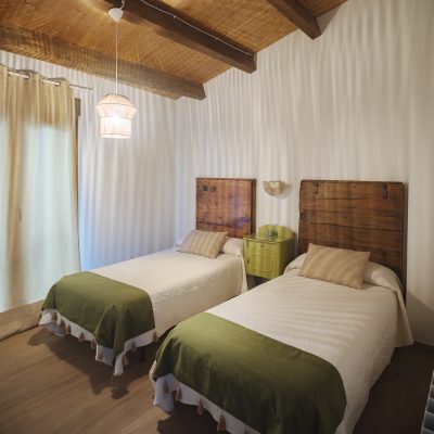 Ca Pelegri_Escorzaphoto_habitación dos camas_penyagolosa_les useres